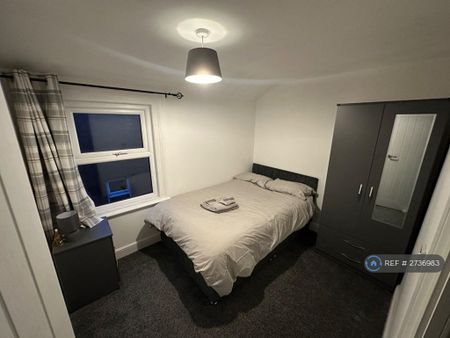 1 bedroom in a house share to rent - Photo 4