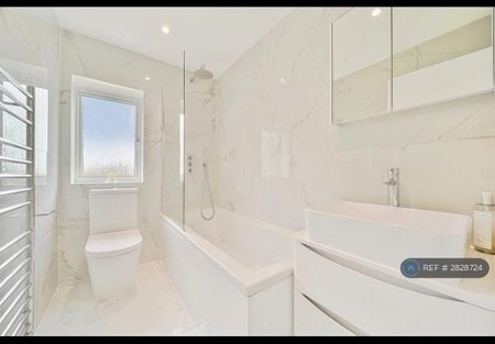 3 bedroom semi-detached house to rent - Photo 3