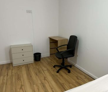 Newcastle upon Tyne - Photo 2