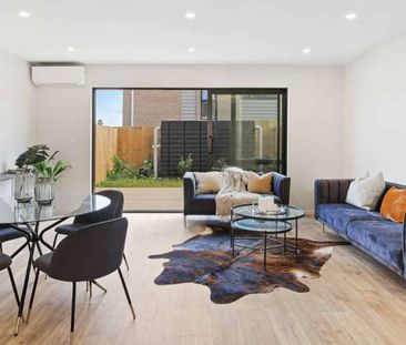 Modern 3BR Townhouse in Bucklands Beach - Photo 1