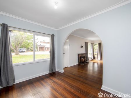 7 Connaught Street, Forrestfield WA 6058 - Photo 3