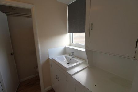 3 bedroom maisonette to rent - Photo 2