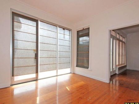 3b/7 West Beach Road - Photo 2