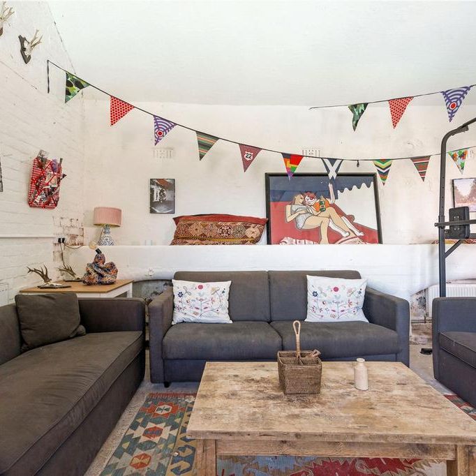 6 bedroom detached house to rent - Photo 1