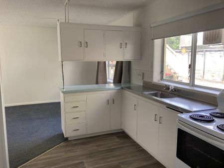 Welcome to 2/4 O’Neill Street, Claudelands, Hamilton – a well-presented property offering comfort and convenience in one of Hamilton’s most sought-after suburbs. - Photo 5