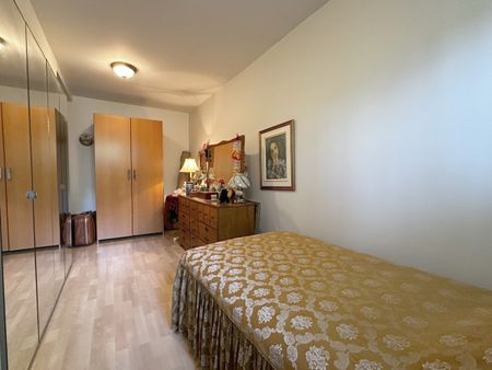 Joli 4 1/2 demi sous sol avec ample lumière naturelle - Photo 5