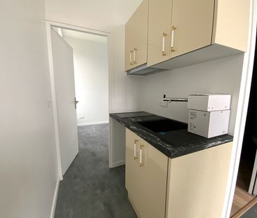 ESTISSAC, CHARMANT T2 MEUBLÉ DE 23M² AVEC PARKING COMMUN ET CAVE - Photo 3