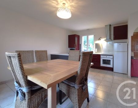 Location Maison 4 pièces 75m² LACHAPELLE AUZAC 46200 - Photo 2