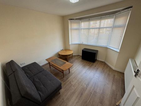 4 bedroom semi-detached house to rent - Photo 2