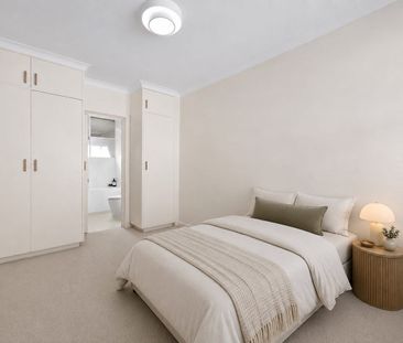 Renovated Top-Floor Living in a Prime St Kilda Location - Photo 2
