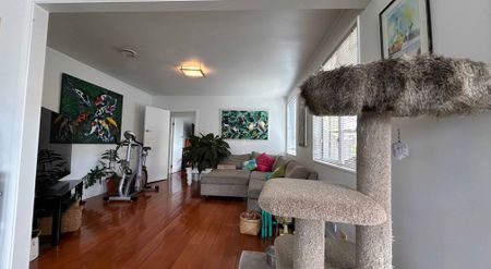 Lovely 3-Bedroom Home in Blockhouse Bay - Prime Location! - Photo 2