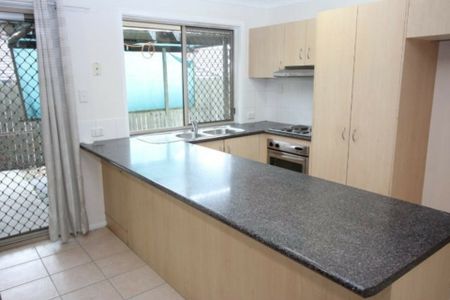 AFFORDABLE LIVING IN CARRARA DUPLEX - Photo 3