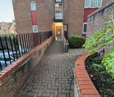 2 Bed Flat, St. Marys Grove, RG1 - Photo 5