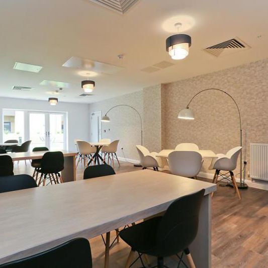 Button House, Hackbridge, SM6 - Photo 1