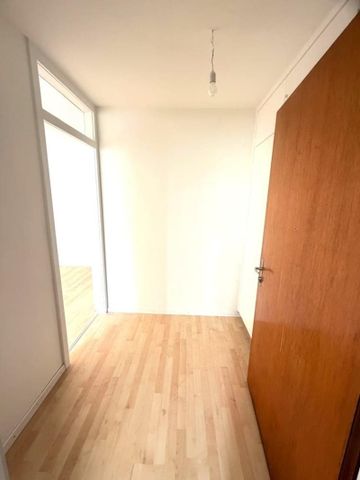 "Beau, 3.5 Piéces appartement rénové avec balcon!" - Photo 2