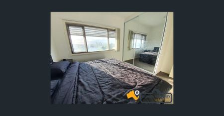 Fully Furnished 2 bed apartment in the heart of Wentworthville - Photo 2