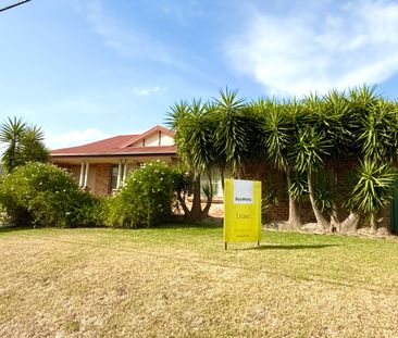Neat and tidy 3 bedroom home with Split system air conditioning! - Photo 5