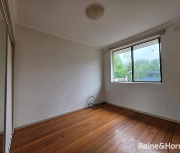 Charming Unit for Lease - Photo 4