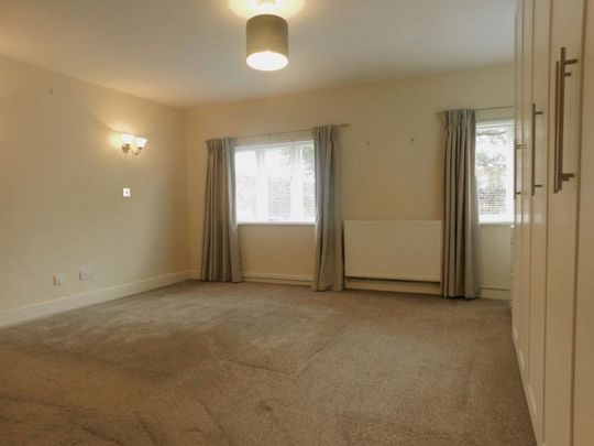 Yew Tree House, Westfield, East Sussex - £1,050pcm - Photo 1