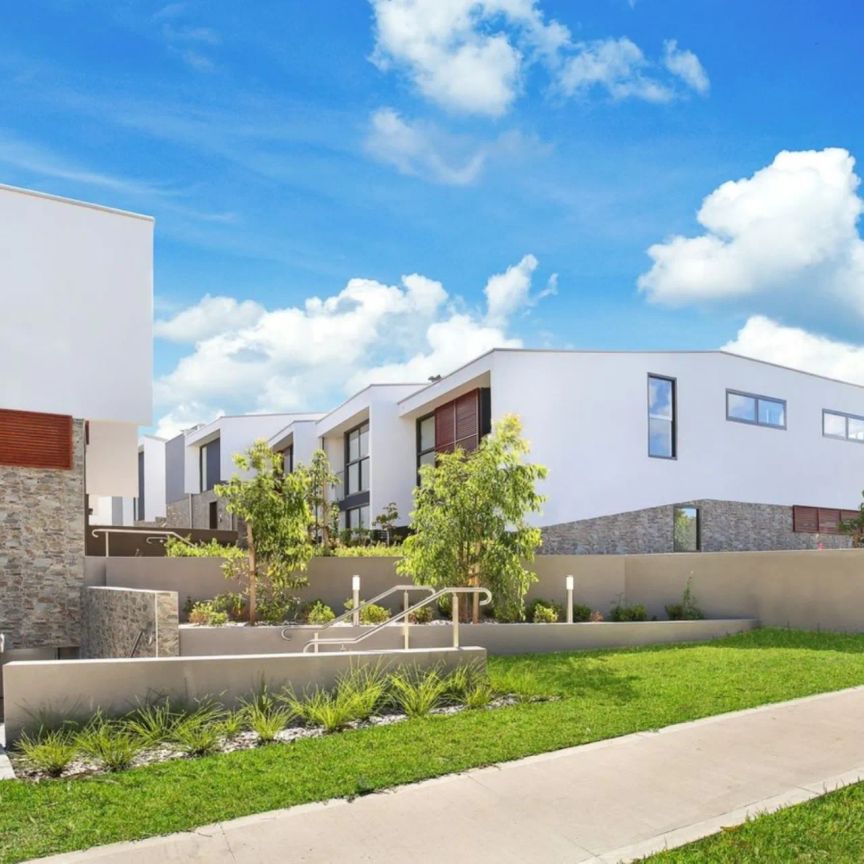 SUNLIT AND SPACIOUS TOWNHOUSE WITH AMAZING VIEWS - Photo 1