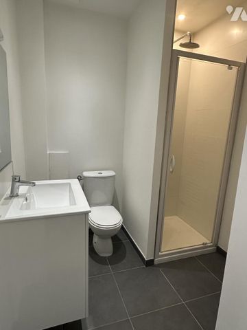 LILLE. A LOUER - T2 40 m² avec cour - Photo 5