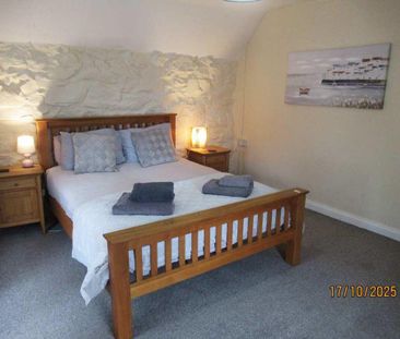 3 bedroom character property to rent - Photo 4