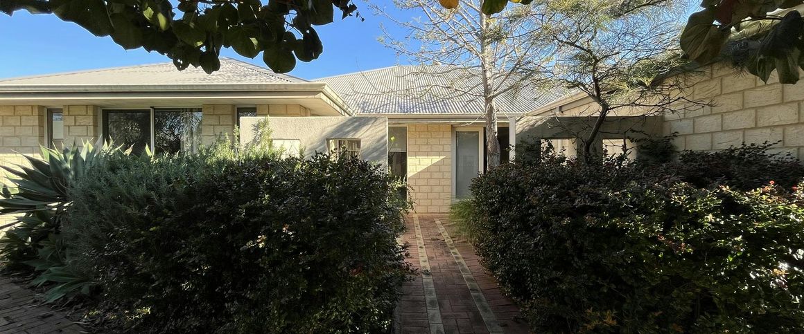 This is a gorgeous home! - Photo 1