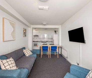 Furnished rooms with sea views, Kings Road, Brighton seafront. Bill... - Photo 1