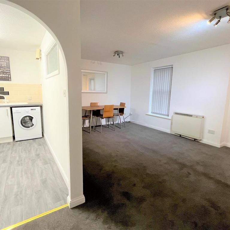 2 bedroom apartment to rent - Photo 1