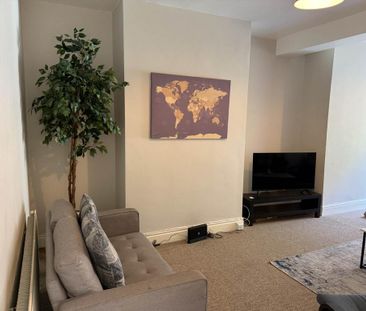 3 bedroom semi-detached house to rent - Photo 2