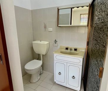 Modern 3 Bedroom Villa – Freshly Updated & Move-In Ready - Photo 4