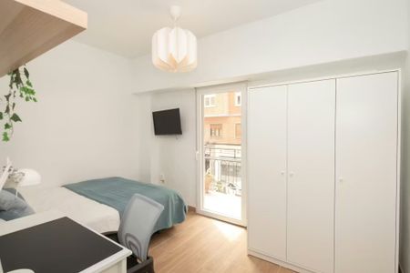 Carrer Olimpia Arozena Torres, Valencia, Valencian Community 46018 - Photo 3