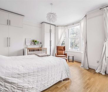 A lovely four bedroom family home in the heart of Wimbledon. - Photo 6