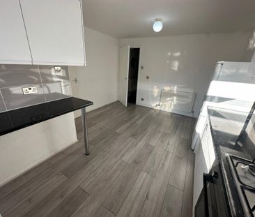 4 bedroom townhouse to rent - Photo 6