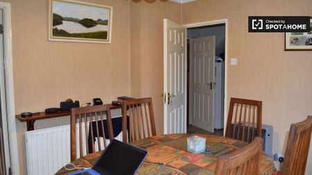 Room for rent in 3-bedroom apartment in Clonsilla, Dublin - Photo 3