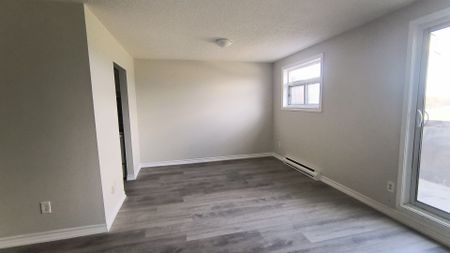 For Lease - 560 Bloor Street Unit# 404, Oshawa, Ontario - Photo 3