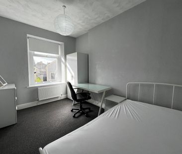 3 bedroom private hall to rent - Photo 2