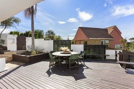 Sunny spacious house with sea views - Photo 5