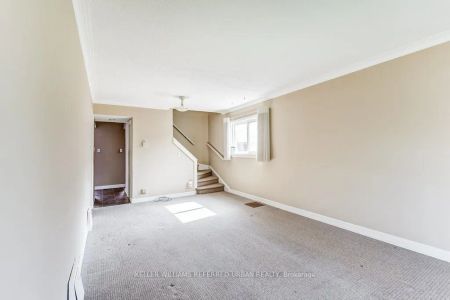 Property For Lease | W9038526 - Photo 5