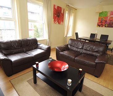 MODERN 6 BEDROOM TERRACE NEAR TOWN CENTRE INCLUDING ALL UTILITIES - Photo 2