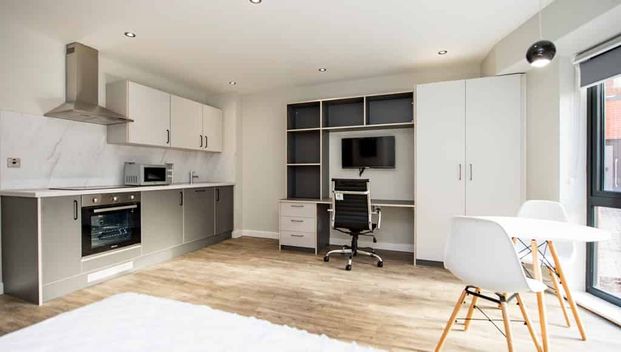 Deluxe Studios - Photo 1