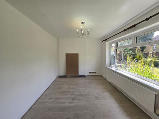 1 Bed Flat, Cleverly Estate, W12 - Photo 1