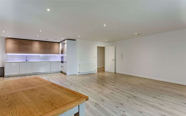 Two bedroom apartment with parking close to train station - Photo 1