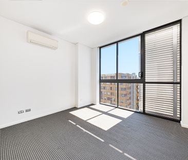 Contemporary One Bedroom Apartment with Study Nook + Storage Cage -... - Photo 5