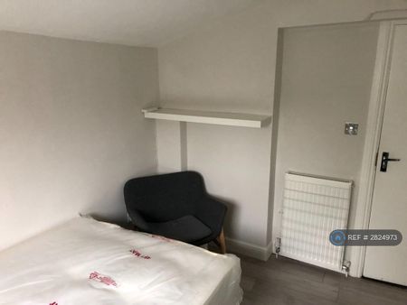 1 bedroom in a house share to rent - Photo 4