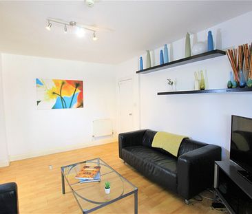 Double Room to rent in House Share- SE8 - Photo 1