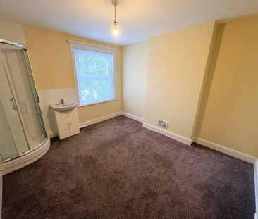 4 bedroom end of terrace house to rent - Photo 6