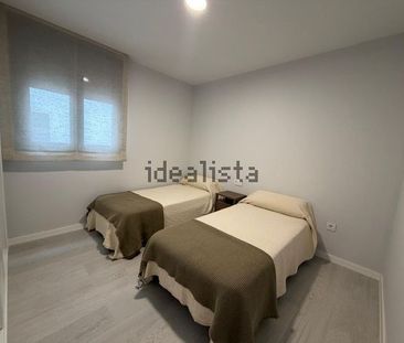 Alquiler de piso en Calle Menorca - Photo 1