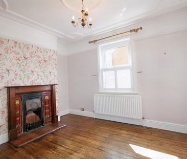 4 bedroom semi-detached house to rent - Photo 2