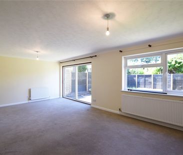 4 bedroom House in Cherrydale Road, Camberley - Photo 1